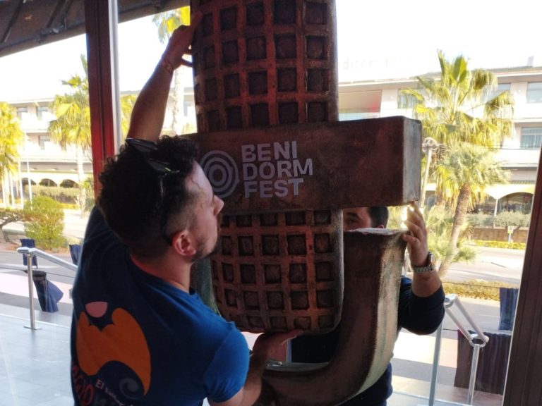Benidorm-Fest-decoracion-evento-photocall-artistas falleros